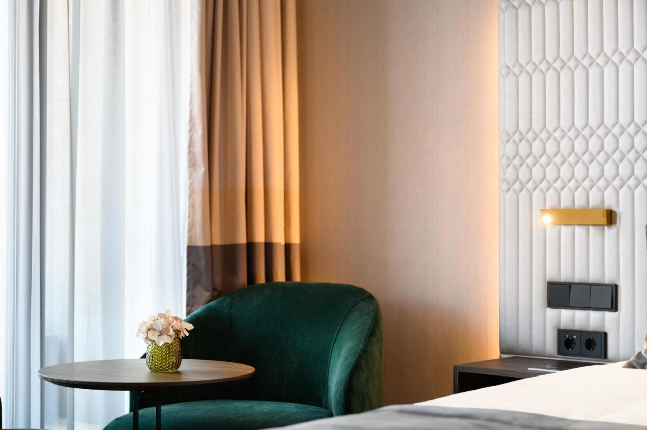 Emerald Downtown Luxury Suites With Hotel Services Budapest Eksteriør bilde