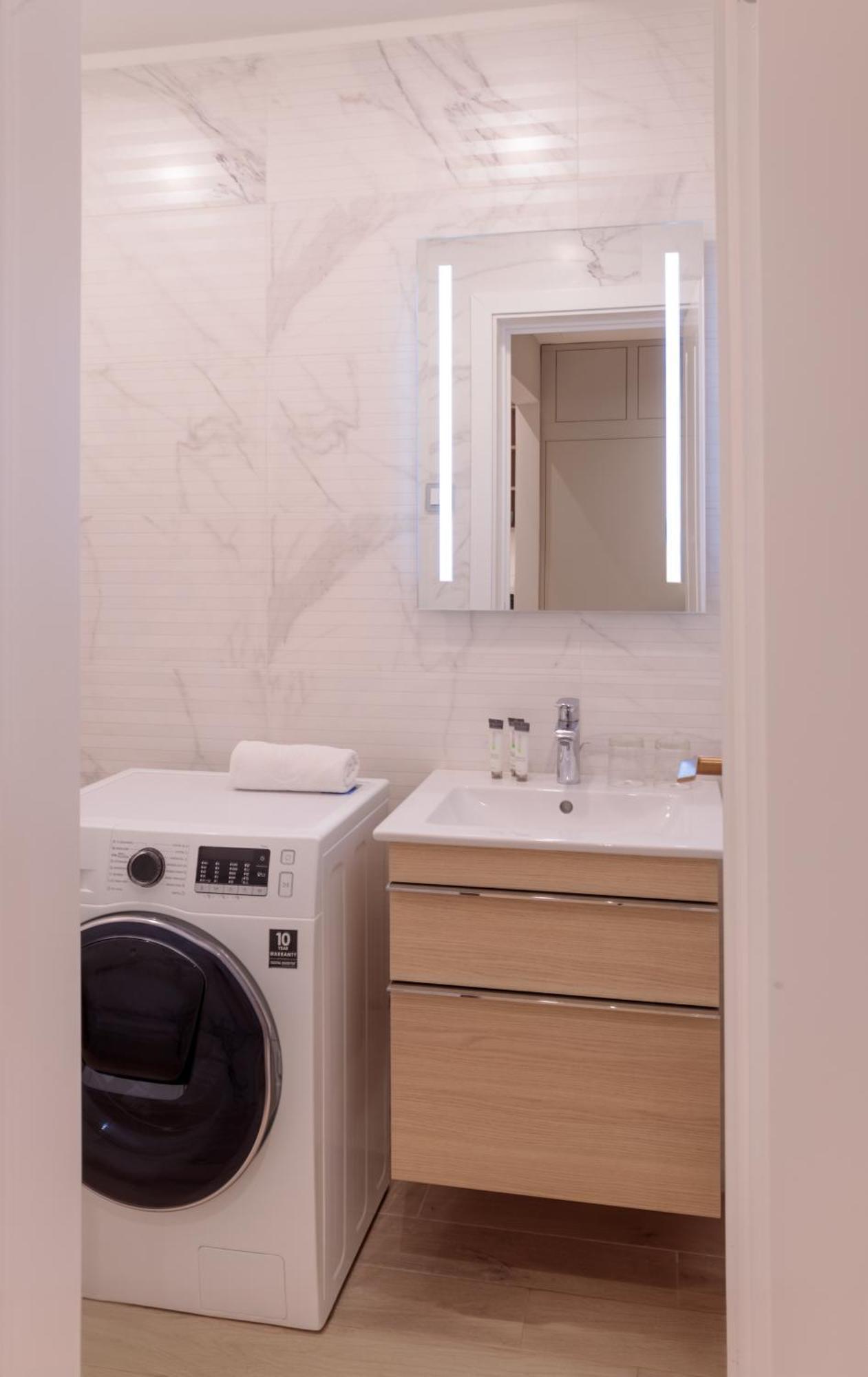 Emerald Downtown Luxury Suites By Continental Group Budapest Eksteriør bilde