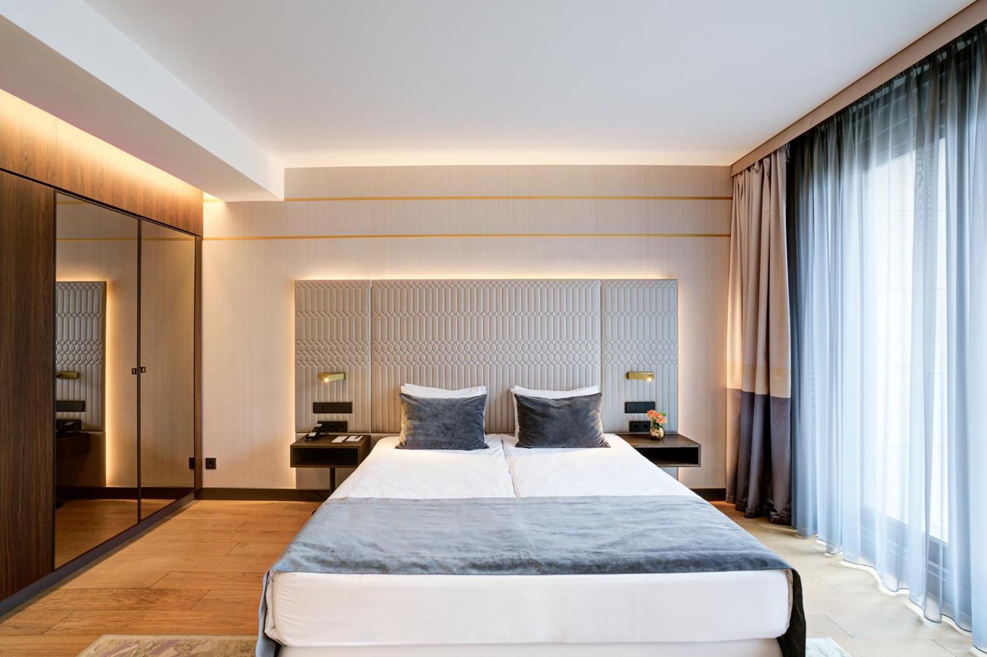Emerald Downtown Luxury Suites By Continental Group Budapest Eksteriør bilde
